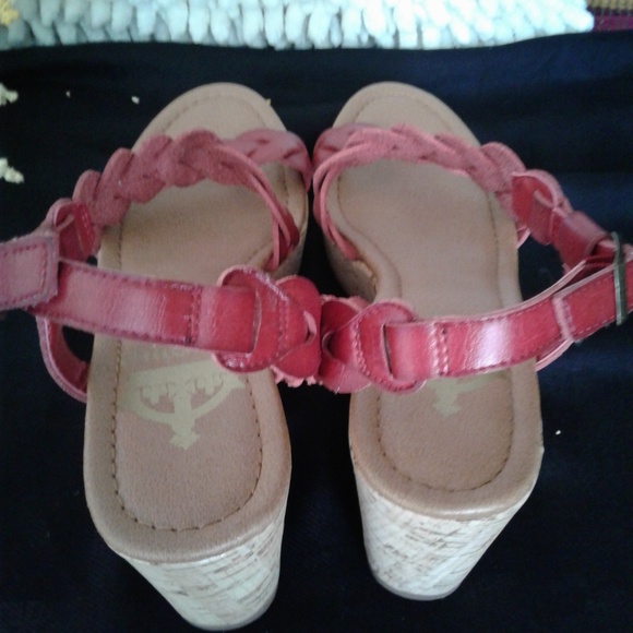 Red Croma vintage Sandles size 9 - Picture 3 of 3